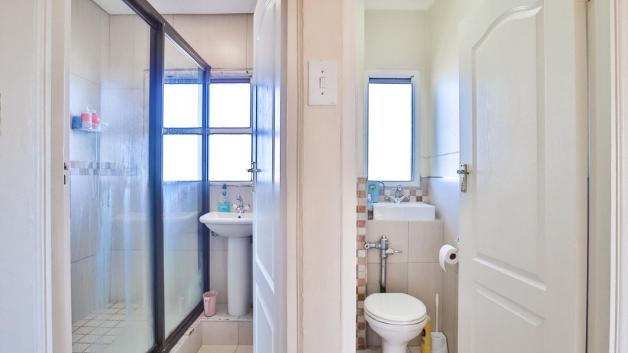 To Let 2 Bedroom Property for Rent in Claremont Western Cape